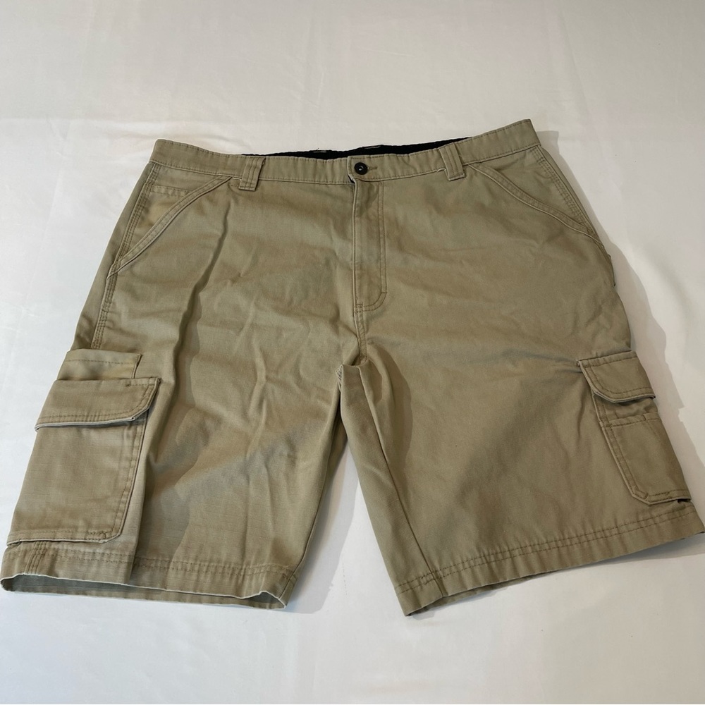DICKIES MENS CARGO SHORTS, SIZE 38, VERY GOOD PREOWNED CONDITION
